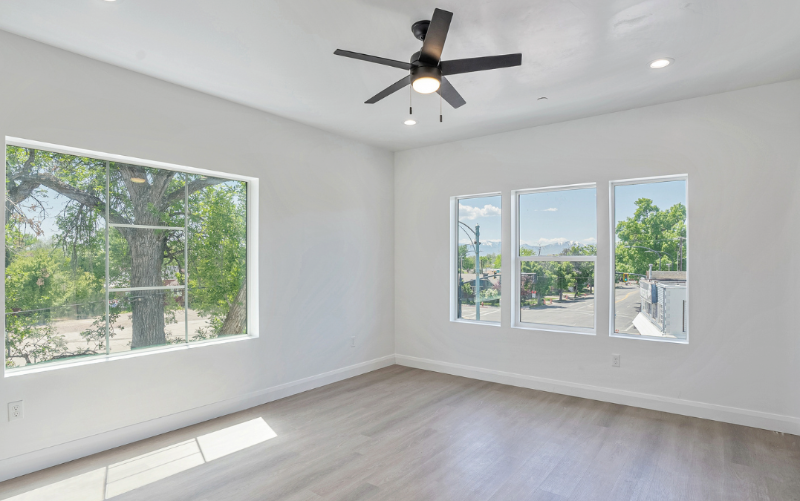 321 E St - Photo 4 of 17