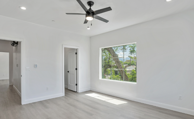 321 E St - Photo 5 of 17