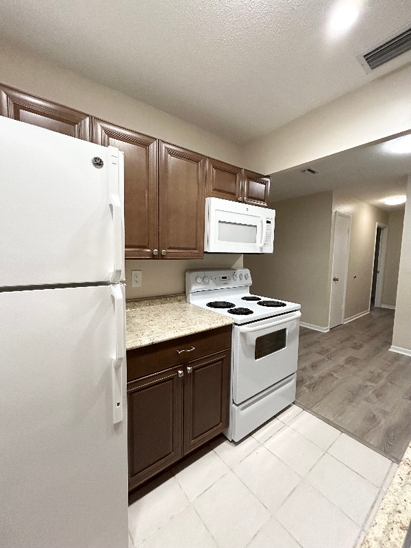 1611 Green Ln #6 - Photo 5 of 20