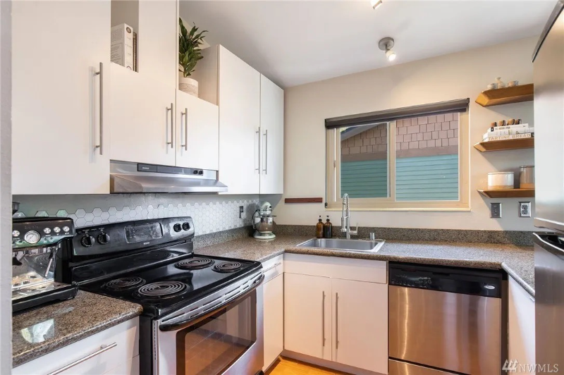 3607 14th Ave W - Photo 7 of 17