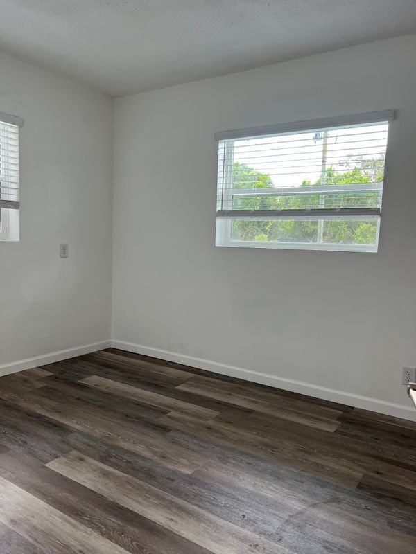 106 S Oakland Ave - Photo 5 of 9