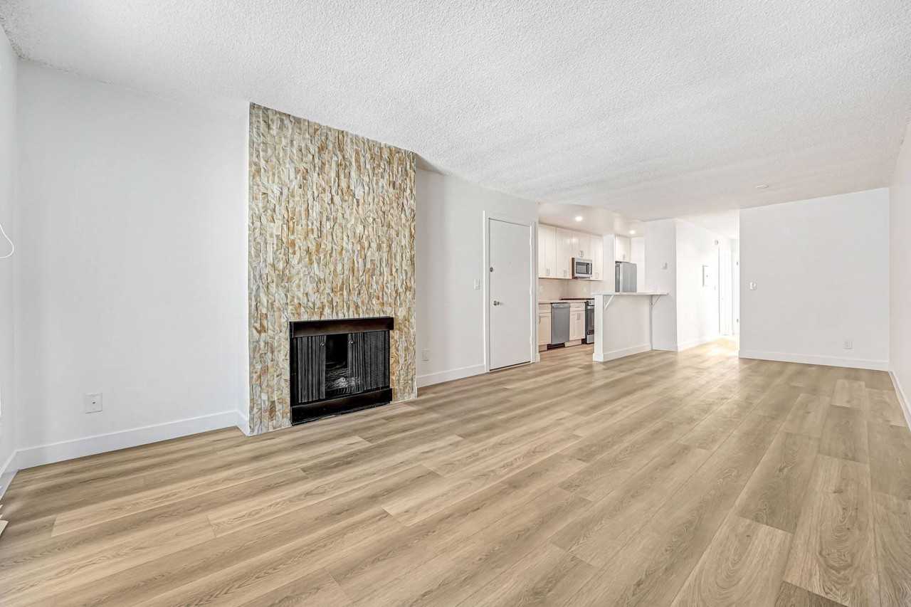 10310 Regent - Photo 2 of 22