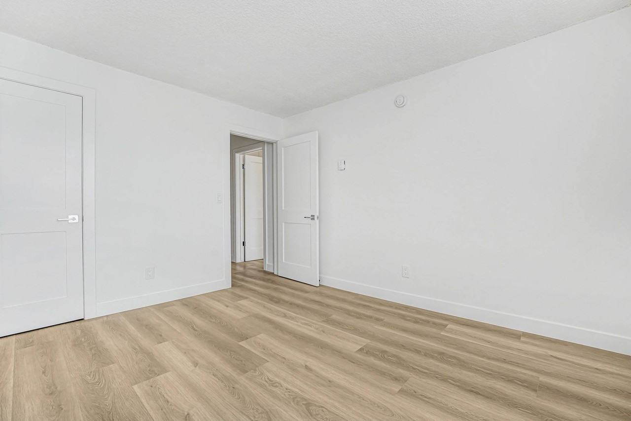 10310 Regent - Photo 6 of 22