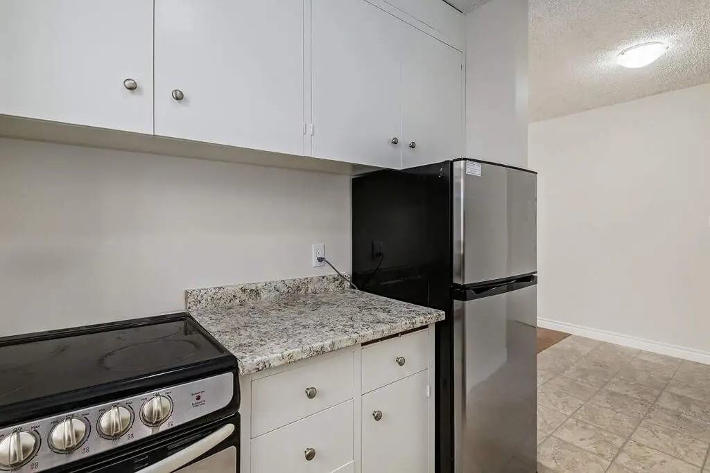 Berkeley Manor - Photo 7 of 12