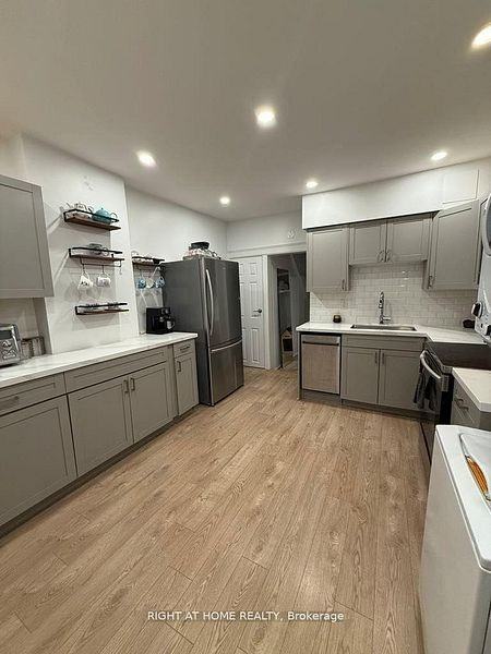 1034 Dufferin Street #Main - Photo 7 of 12