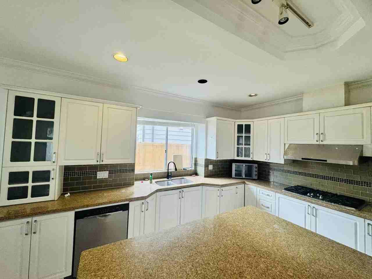 10600 Railway Avenue - Photo 2 of 24