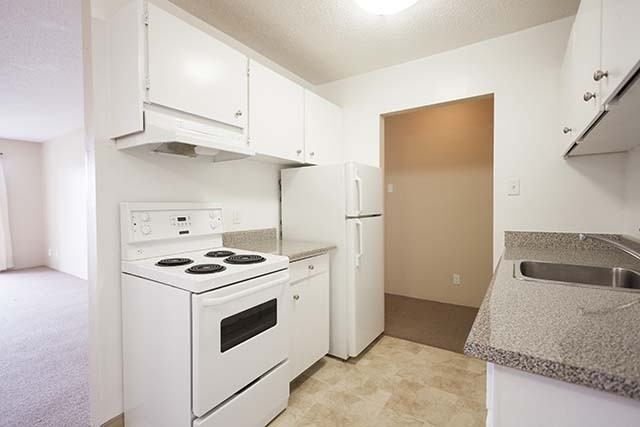 Mayfair Manor Apartments - Photo 2 of 9