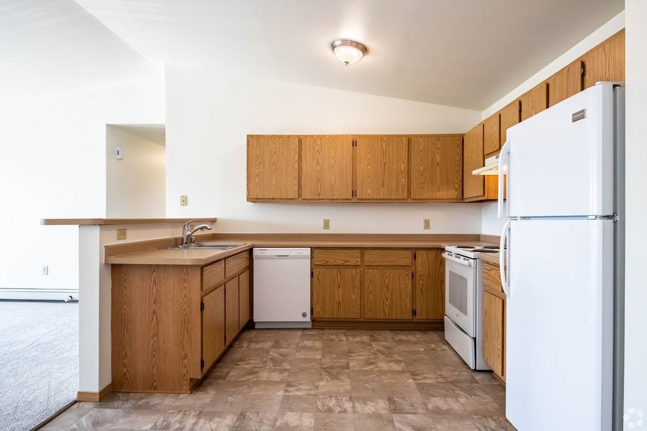 Pond View Apartments - Photo 3 of 7