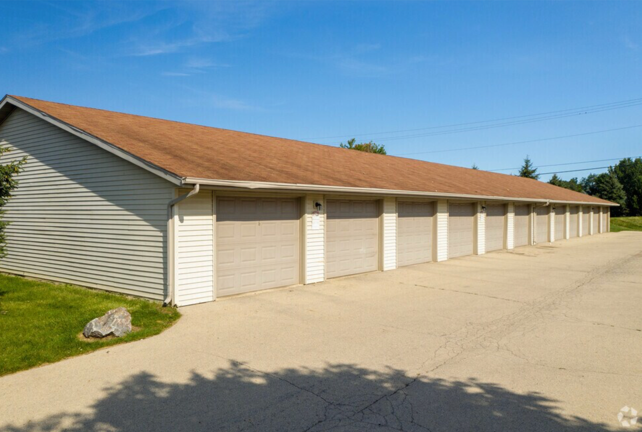 Pond View Apartments - Photo 7 of 7