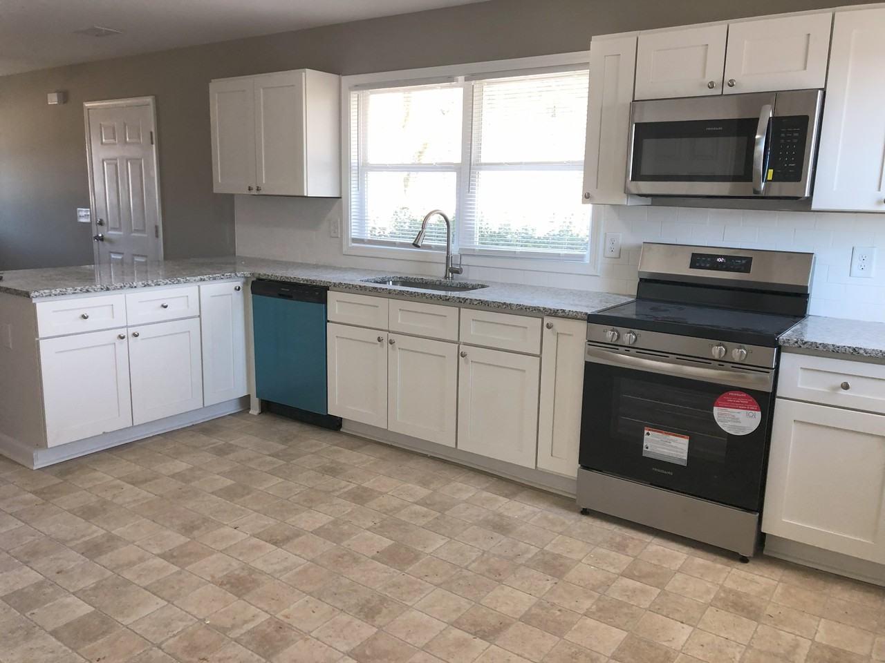 40 Charlotte Pl #1STATHAM - Photo 3 of 27