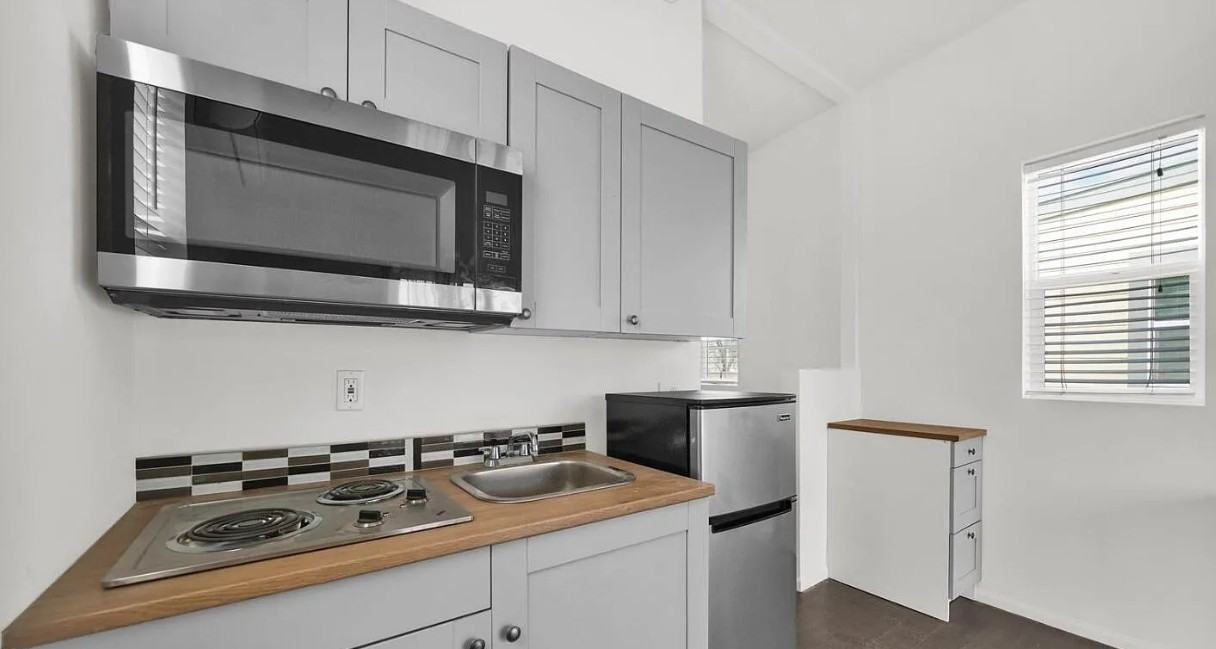 1229 S 13th Ave #2 - Photo 3 of 7