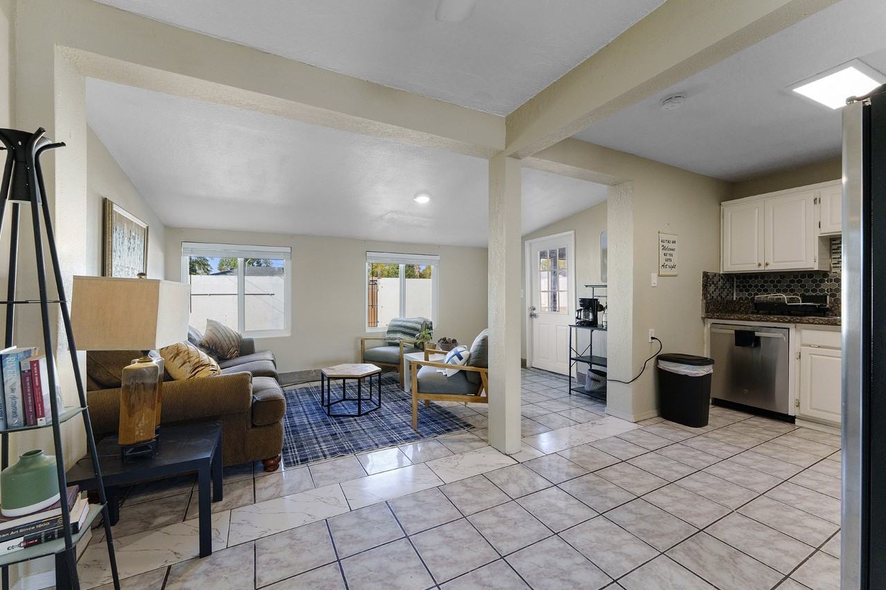 2614 W Greenway Rd #1 - Photo 2 of 37