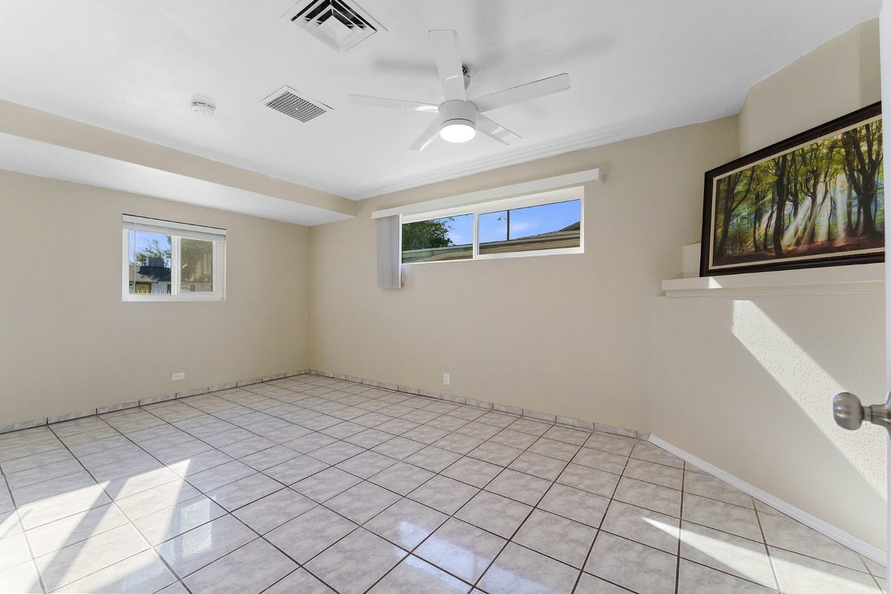 2614 W Greenway Rd #1 - Photo 6 of 37