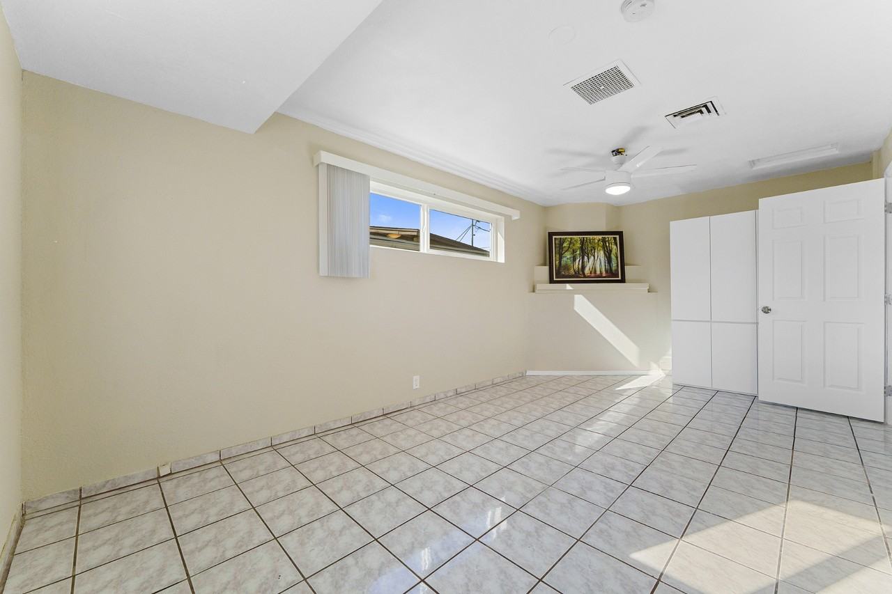 2614 W Greenway Rd #1 - Photo 7 of 37