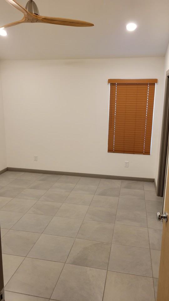 1305 E Hibiscus Ave #4 - Photo 2 of 31