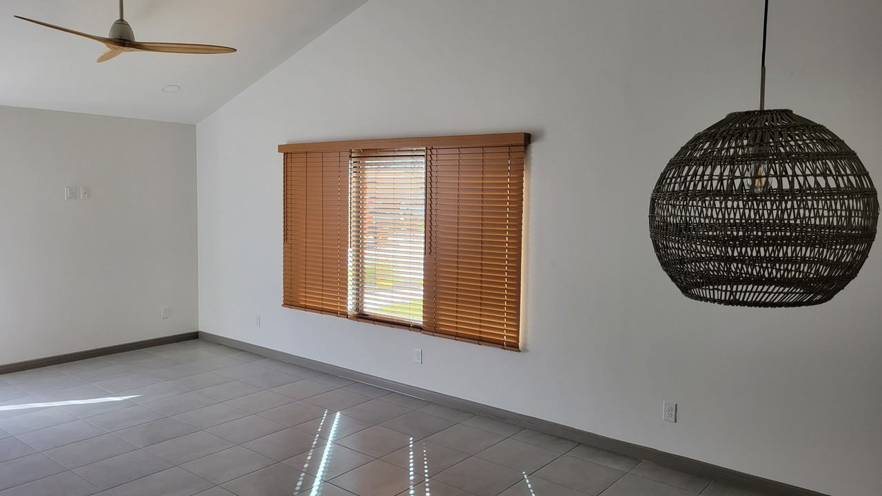 1305 E Hibiscus Ave #4 - Photo 3 of 31