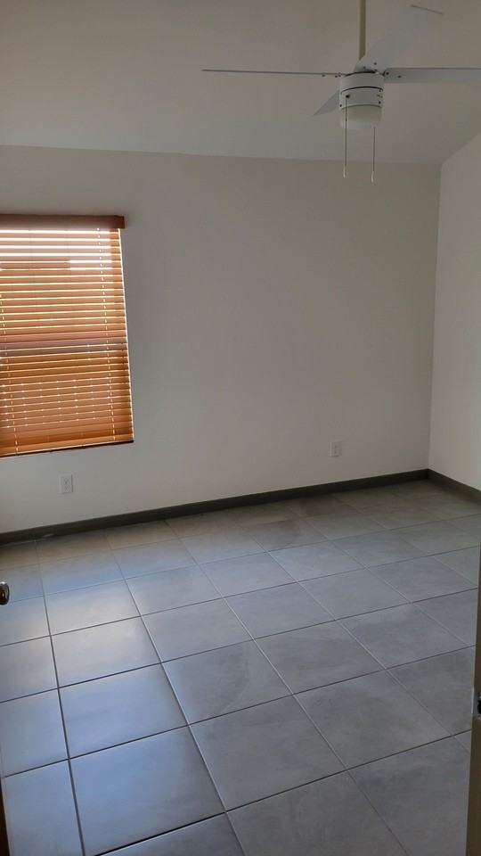 1305 E Hibiscus Ave #4 - Photo 4 of 31
