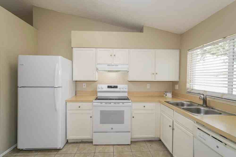 1213 Blufield Ave, Brandon, Fl, 33511 #NA - Photo 6 of 15