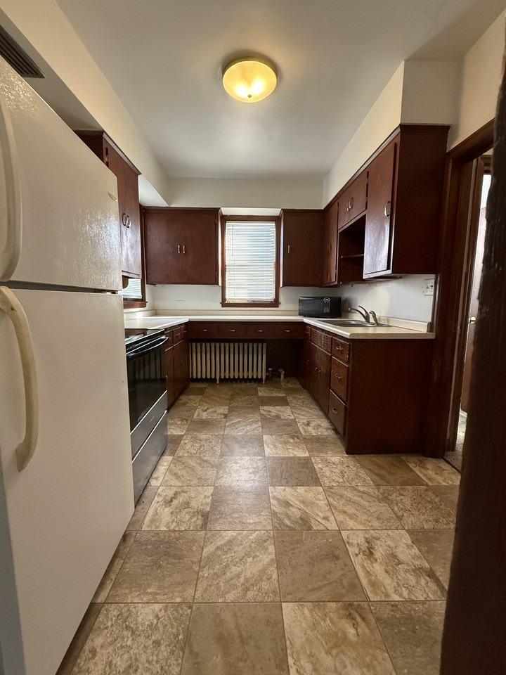 825 9th Ave N #2 - Photo 6 of 16