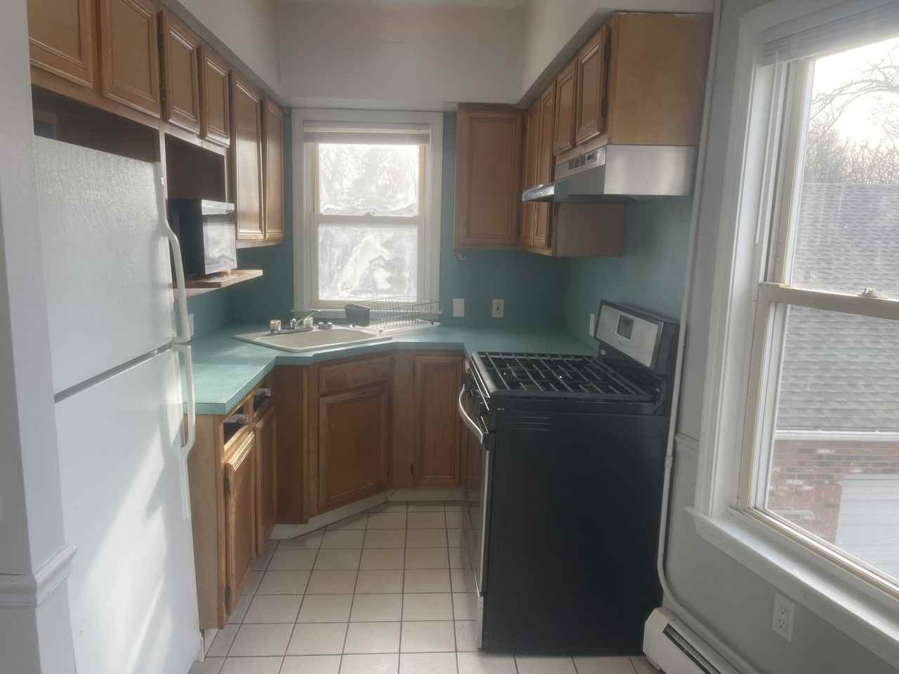 12 Fairview Ave #4 - Photo 3 of 8