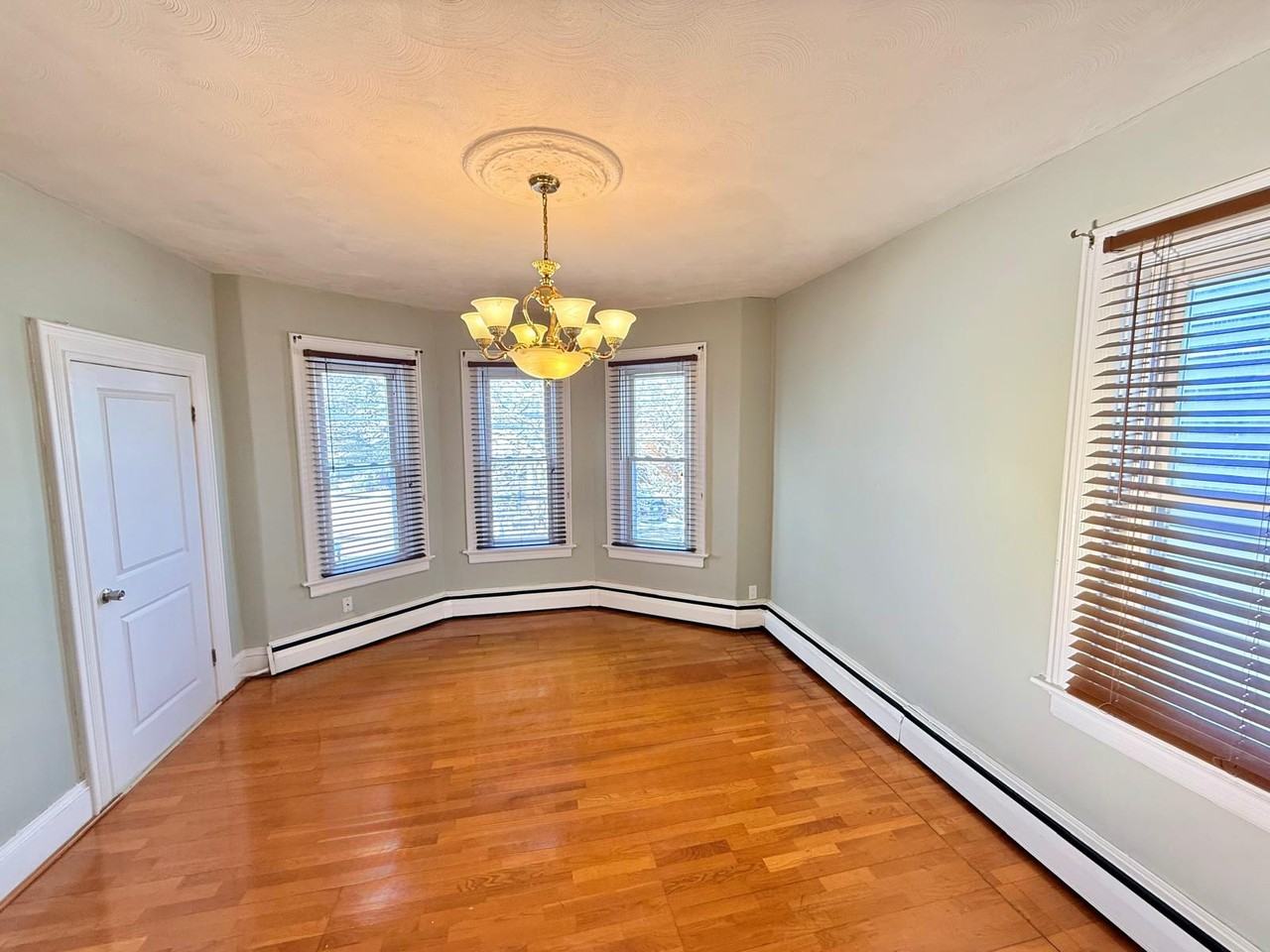 100 Gesler St #2 - Photo 3 of 23