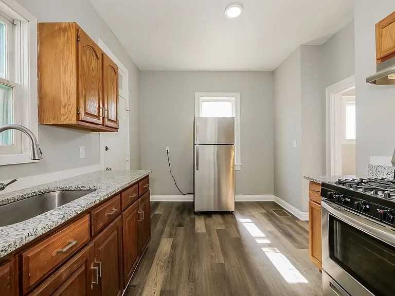 2902 Bristol St #NA - Photo 6 of 7