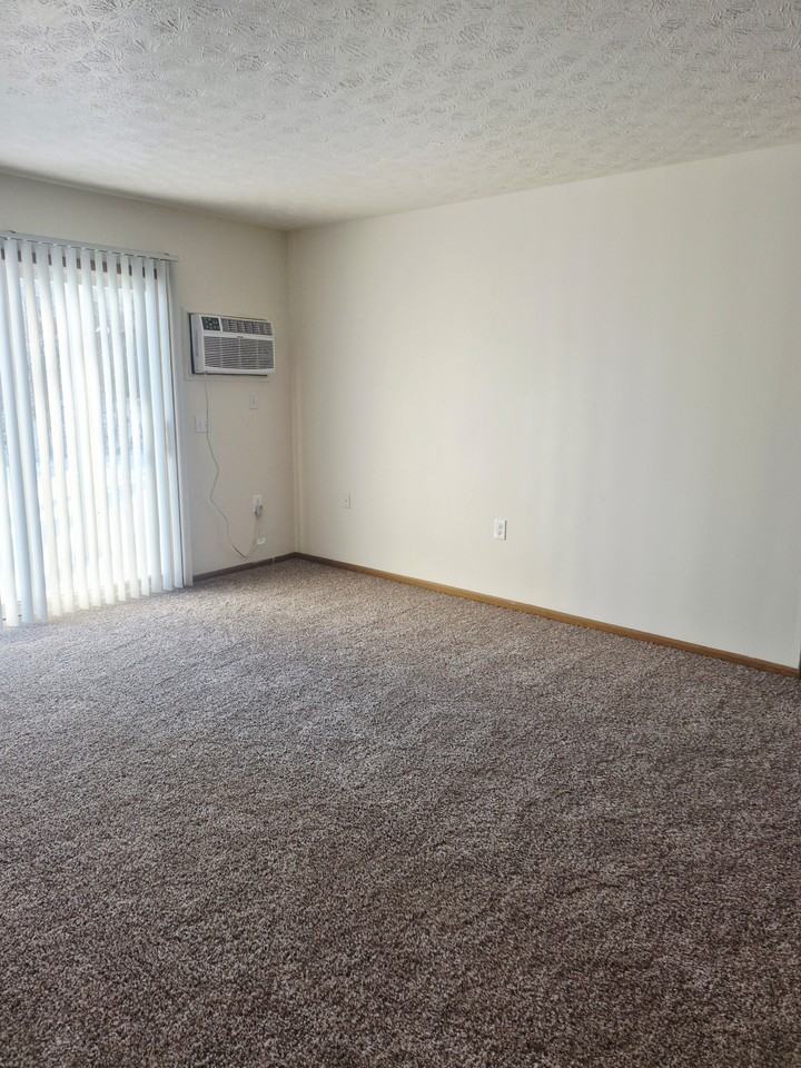 1752 Raleigh Ave #05 - Photo 2 of 7