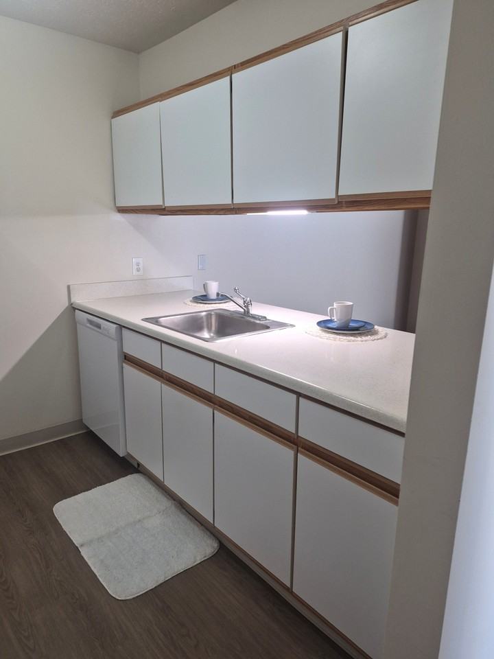 1752 Raleigh Ave #05 - Photo 4 of 7