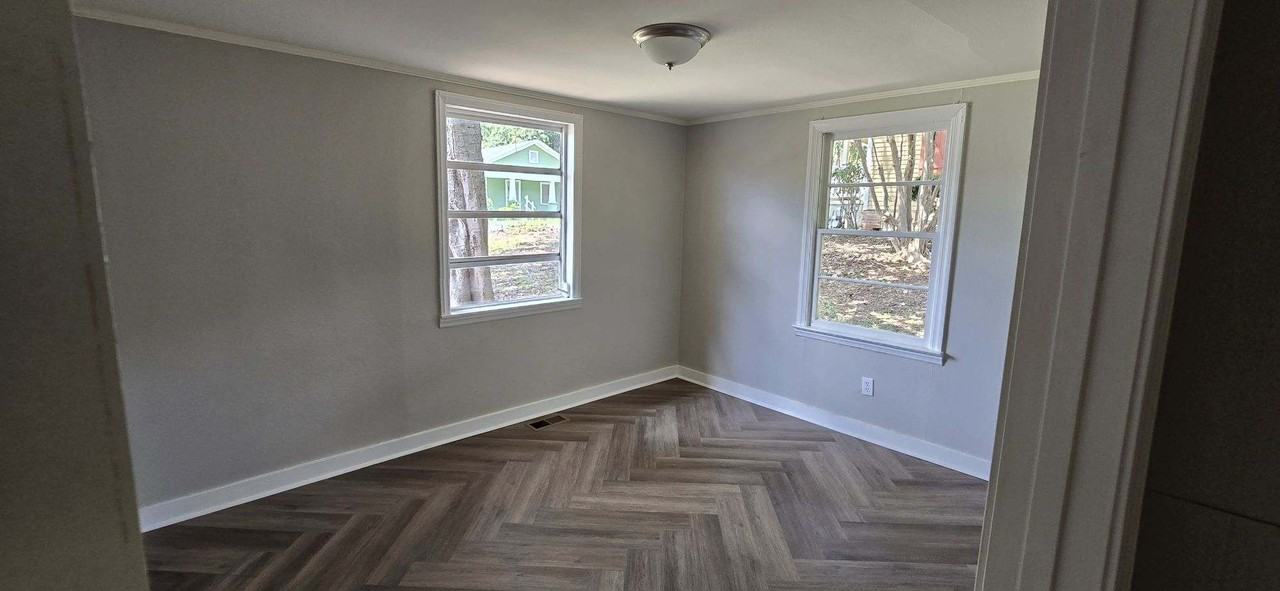 107 Hollingshed Ave Se #1 - Photo 2 of 6