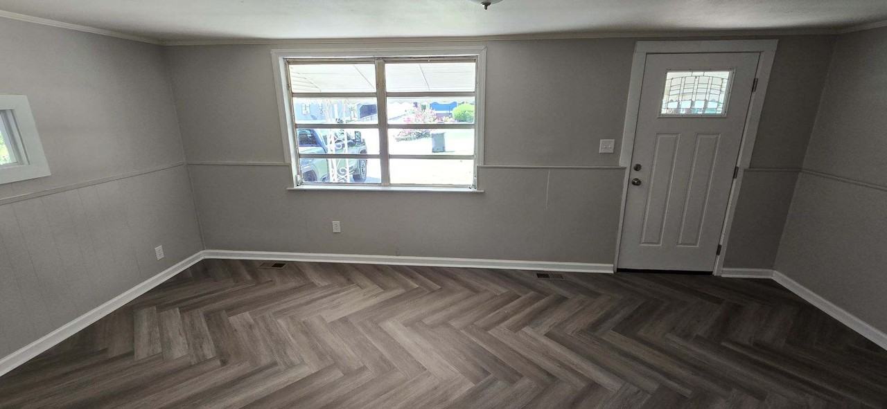 107 Hollingshed Ave Se #1 - Photo 4 of 6