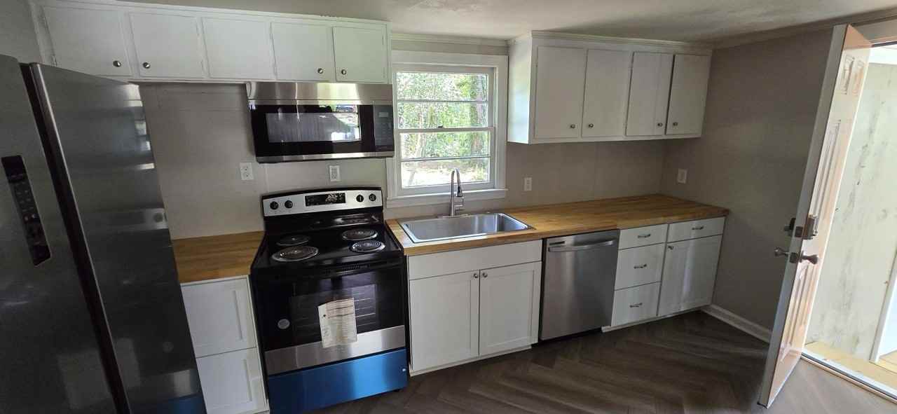 107 Hollingshed Ave Se #1 - Photo 5 of 6