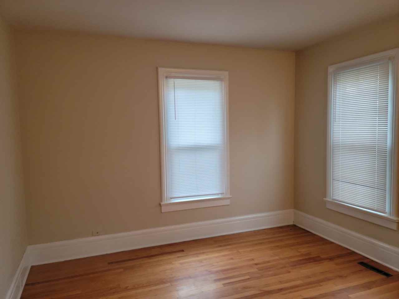 705 Pearl St #1 - Photo 4 of 11