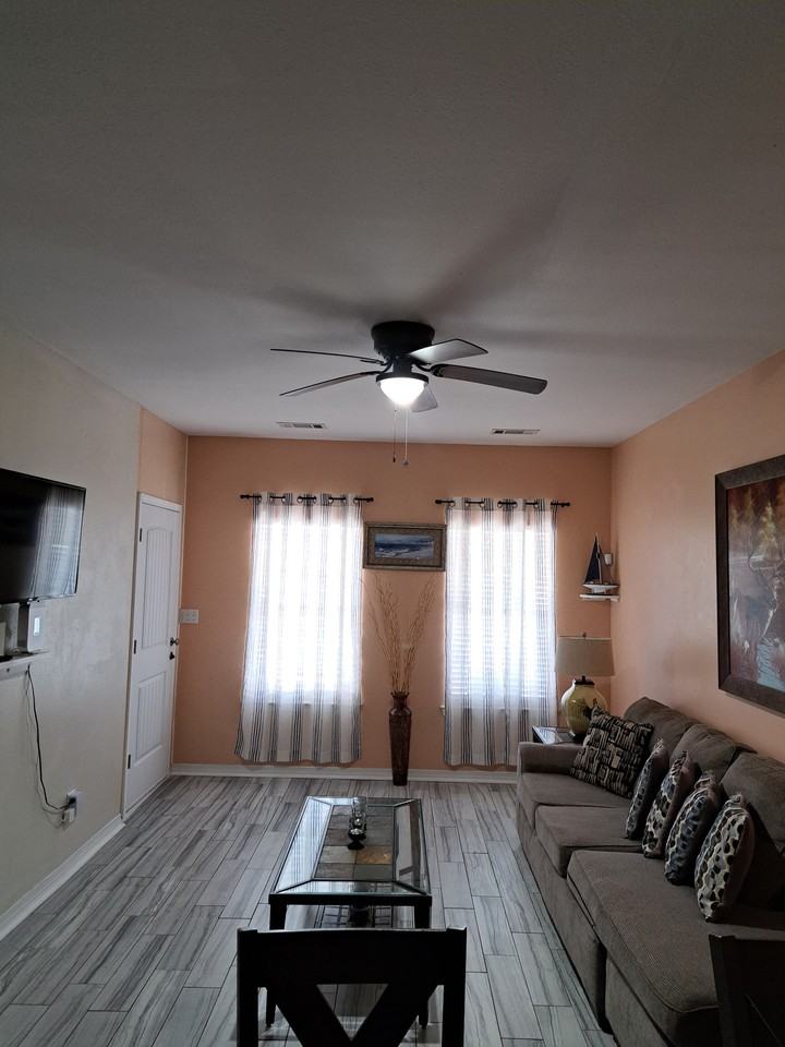 2500 Gladiolus St #B - Photo 4 of 17