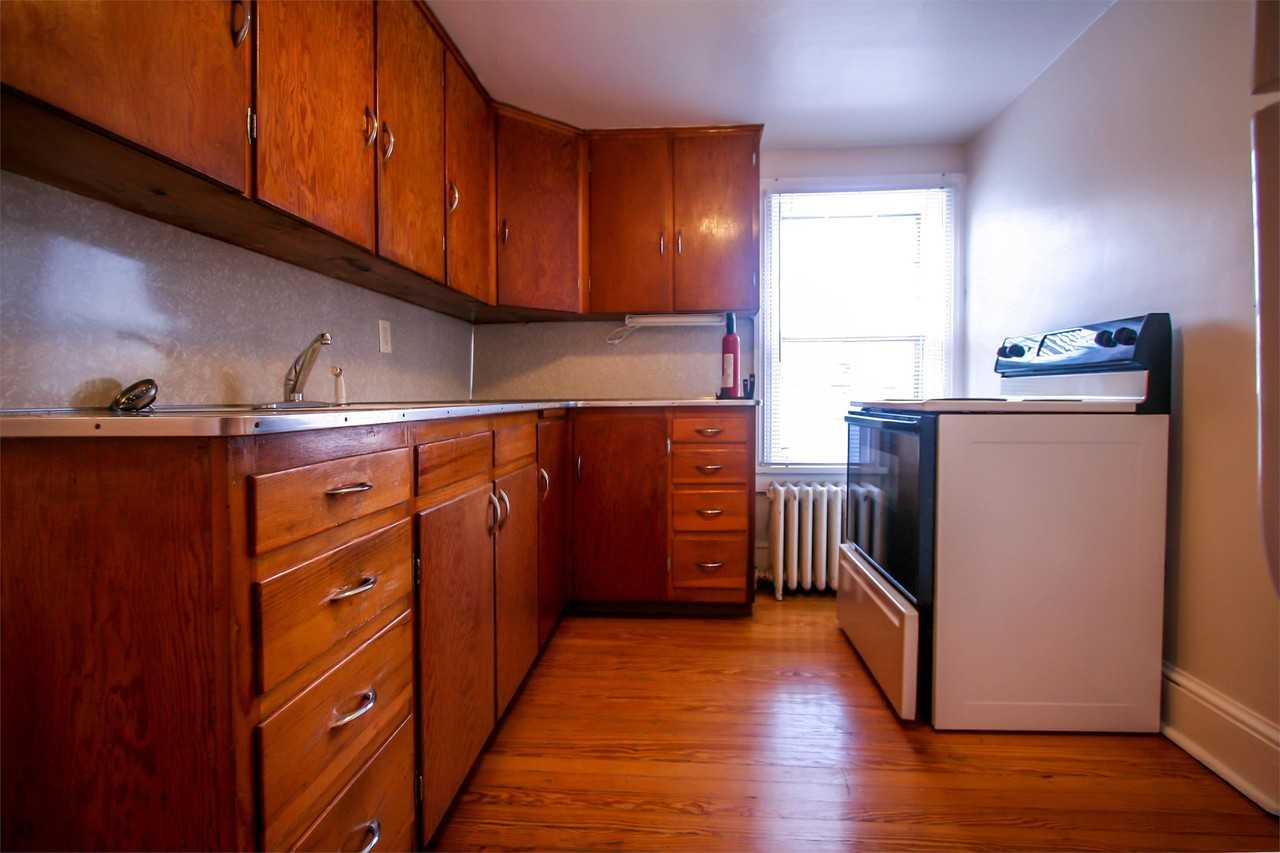 321 W Burke St #4 - Photo 3 of 8