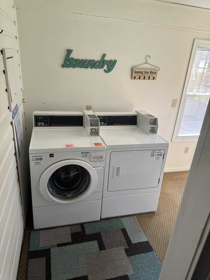 321 W Burke St #4 - Photo 7 of 8