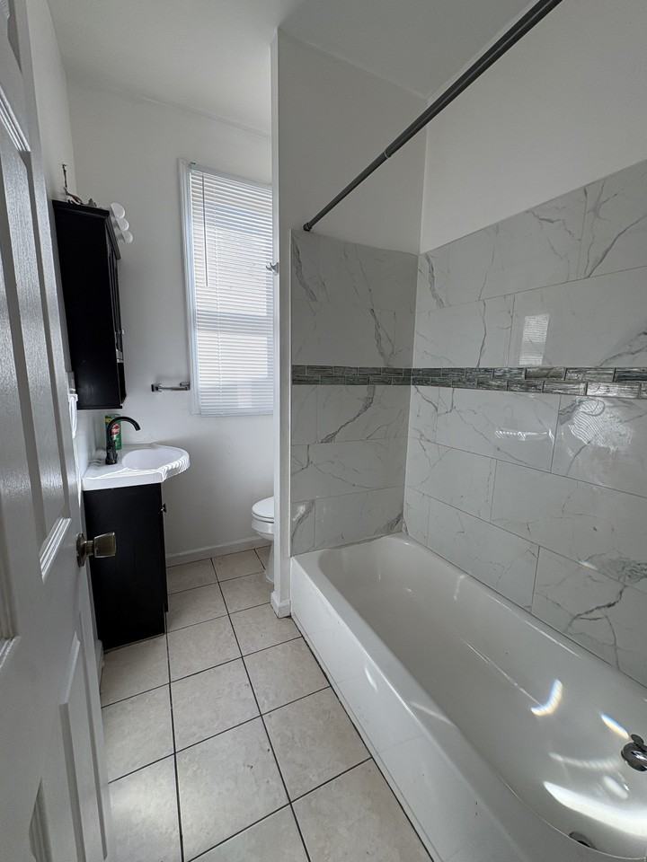 1506 N 54th St #2 - Photo 7 of 20