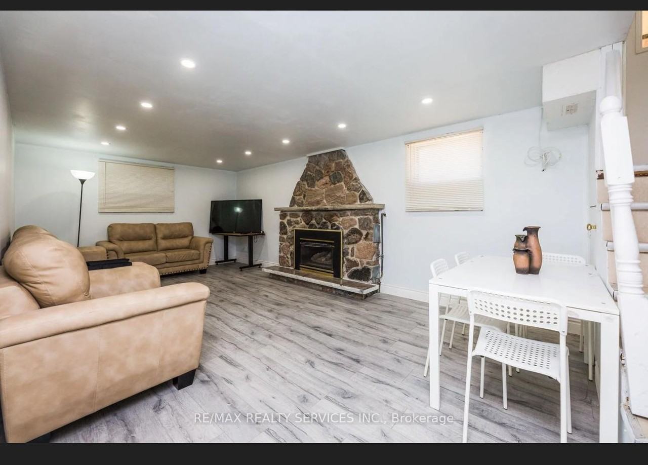 41 Manitou Crescent - Photo 3 of 15