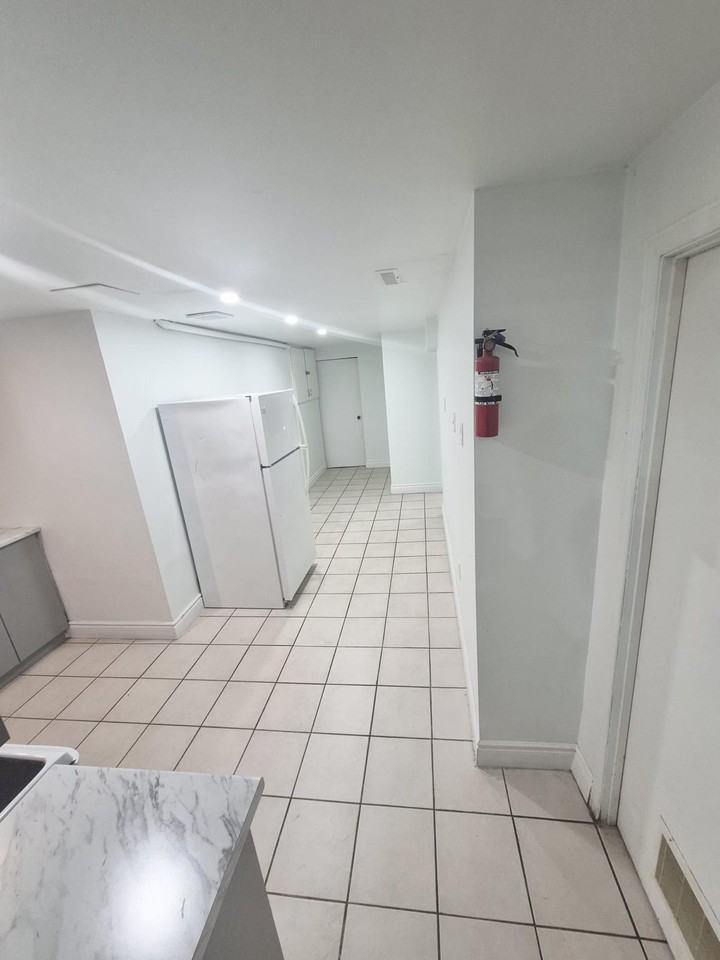 41 Manitou Crescent - Photo 2 of 15