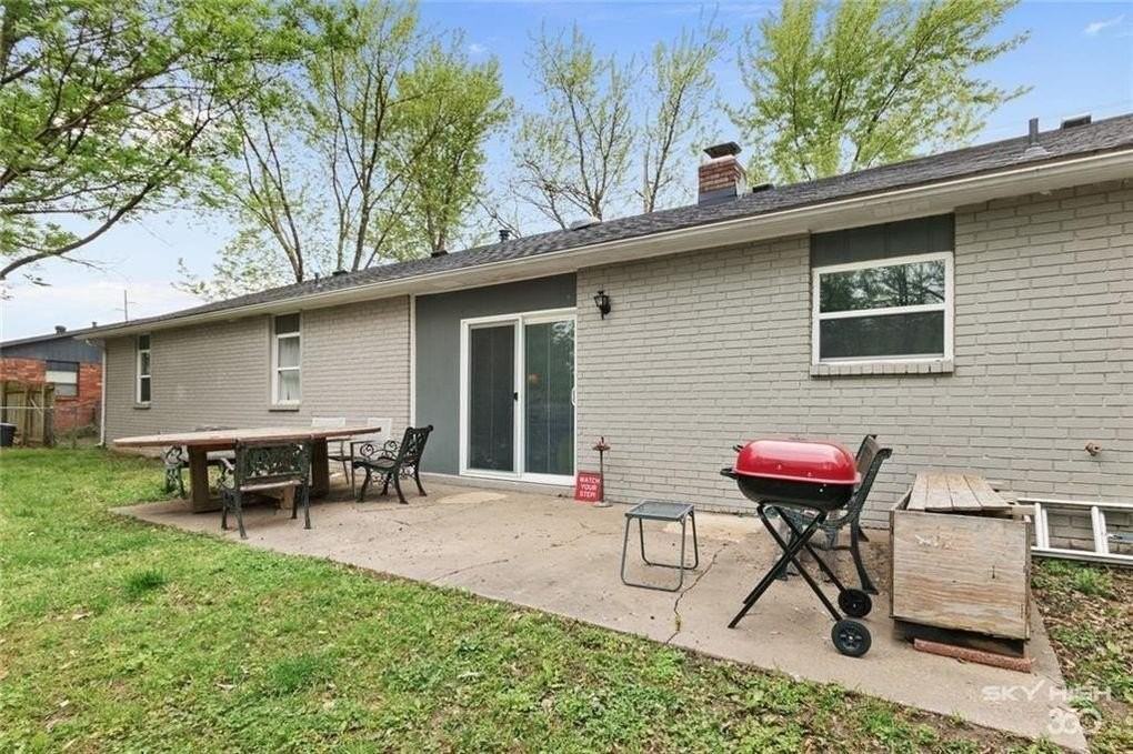 405 Sw 10th St - Photo 4 of 25