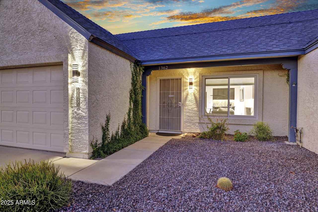 1362 E Wickieup Ln - Photo 4 of 50