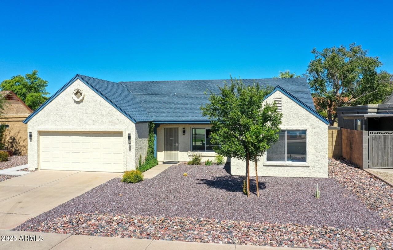 1362 E Wickieup Ln - Photo 7 of 50