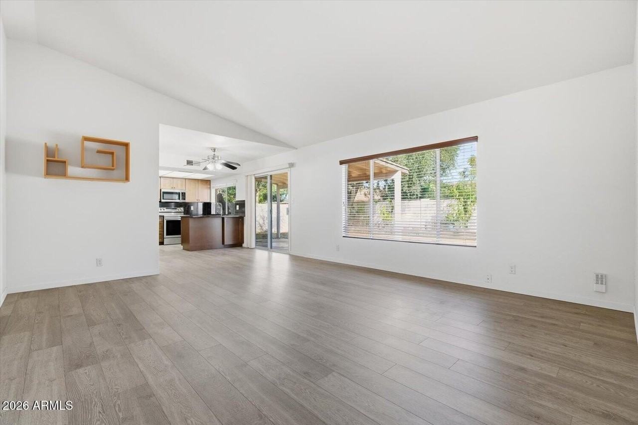 9300 E Kalil Dr - Photo 4 of 25