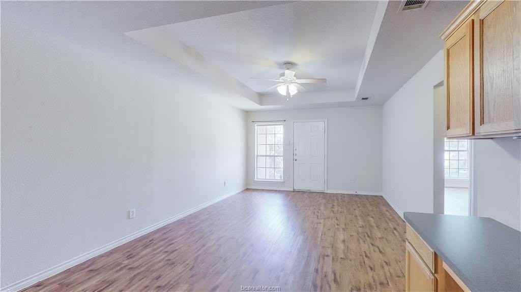 1005 Crepe Myrtle Ct - Photo 2 of 34