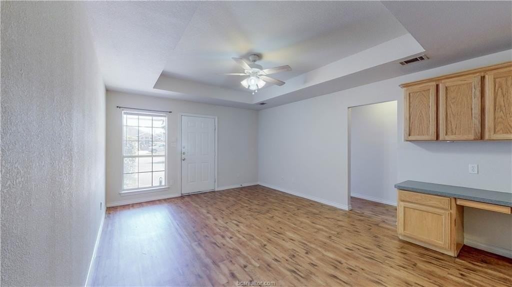 1005 Crepe Myrtle Ct - Photo 4 of 34