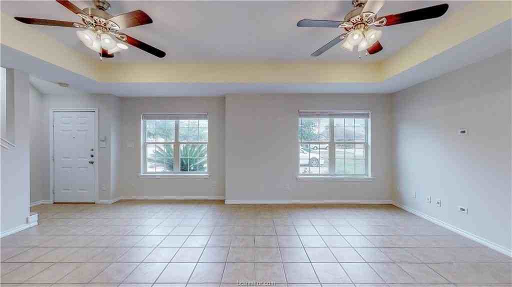 3771 Oldenburg Ln - Photo 4 of 37