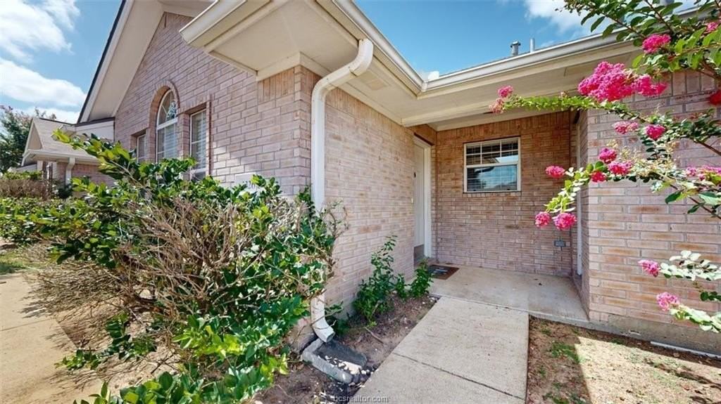 2326 Trace Mdws - Photo 2 of 30