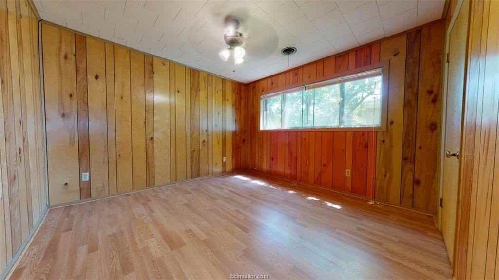 1616 George Bush Dr - Photo 4 of 26