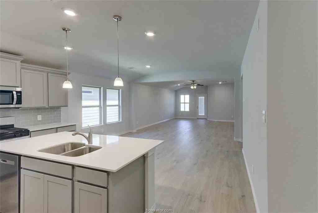 6105 Eldora Dr - Photo 5 of 32