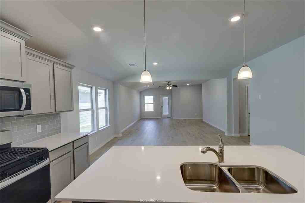 6105 Eldora Dr - Photo 7 of 32