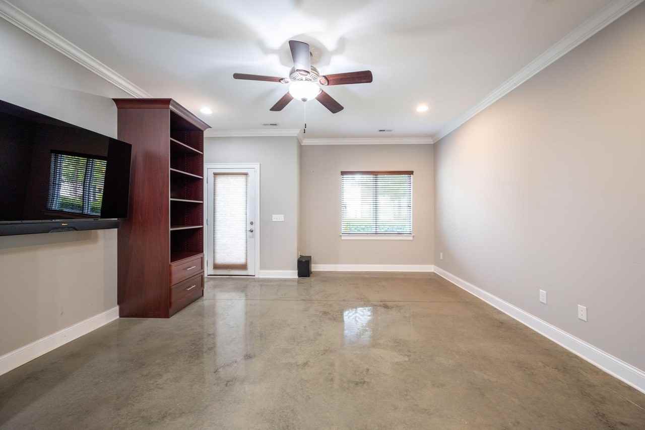 3111 Saint Elmo Ave - Photo 6 of 33